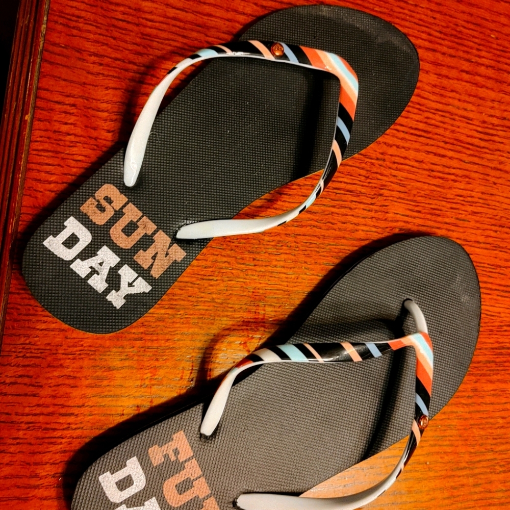 Size 9 Roxy flipflops